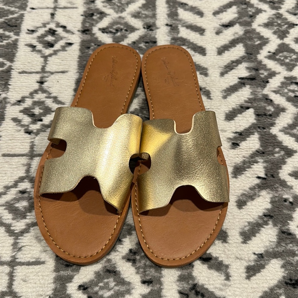 Universal Thread Slip on Sandals